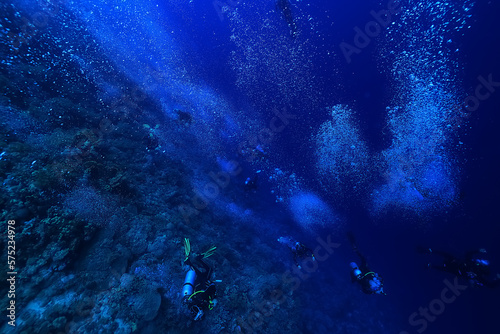 group of divers depth bubbles dive