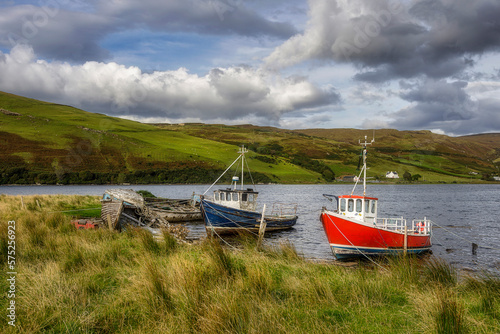 Fotografie Boats at Merkadale with Loch Harport in background