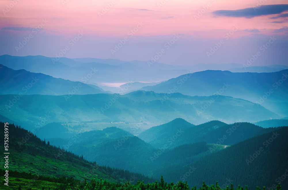 Fototapeta premium Amazing mountain sunrise