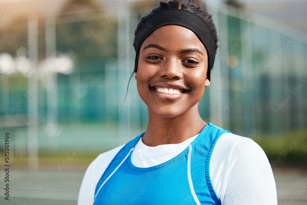 Foto Stock Portrait, black girl with netball and sport with smile, fitness  and training for game outdoor, happy teen and ready. Exercise, athlete and  African female and face, healthy and active lifestyle