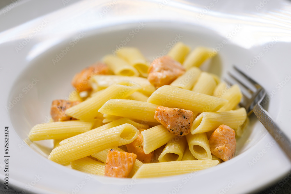 pasta penne with salmon and lemon sauce
