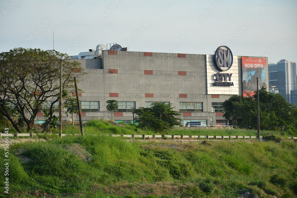 Foto de SM City Marikina mall facade in Marikina, Philippines do Stock