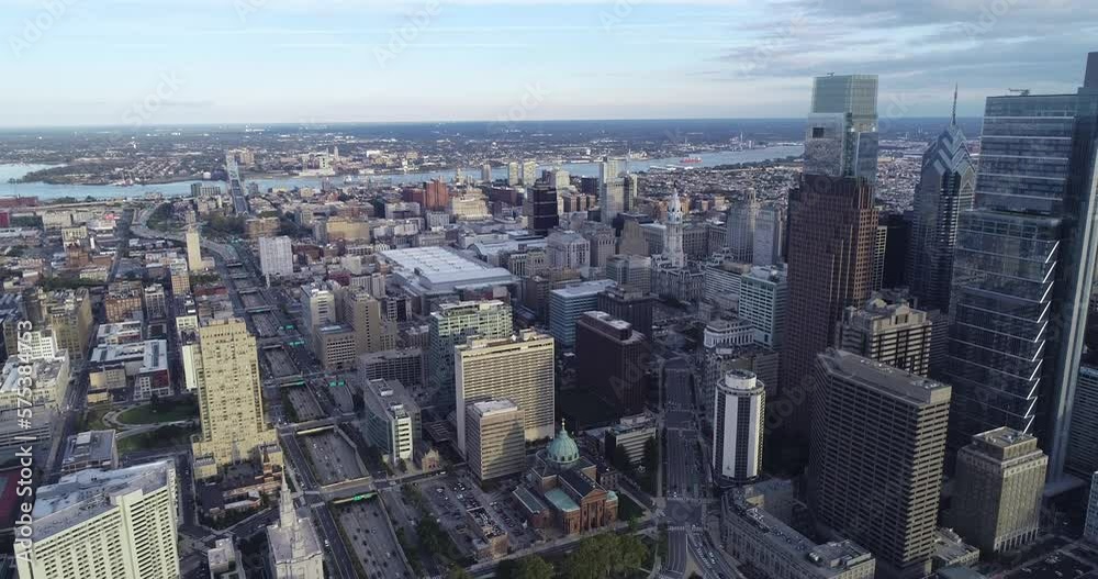 Aerial view of Philadelphia Business District and Downtown. City Hall and Vine Street Expressway Delaware River in Background. Pennsylvania Aerial view of Philadelphia Business District and Downtown. City Hall and Vine Street Expressway Delaware River in Background. Pennsylvania