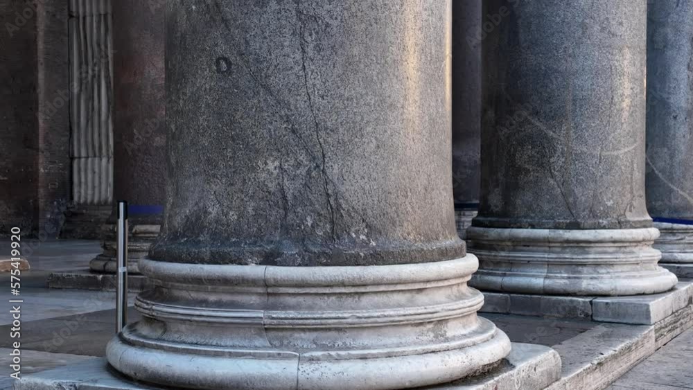 le colonne del Pantheon a Roma
Primo pianno della colonna del Pantheon le colonne del Pantheon a Roma
Primo pianno della colonna del Pantheon