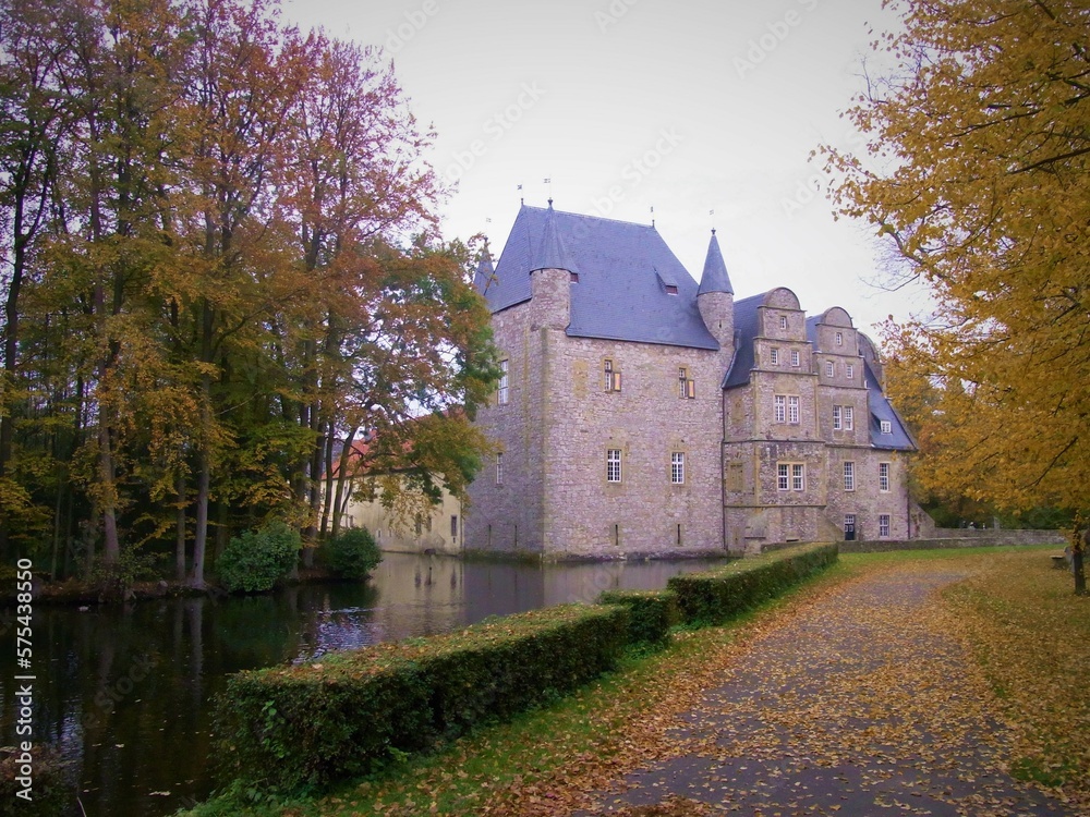 Obraz premium castle, architecture, water, building, lake, tower, europe, house, old, history, view, travel, tourism, park