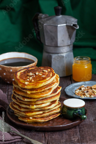 Obraz na płótnie Apple pancakes served with honey, sour cream, nuts, tea and coffee. w salonie