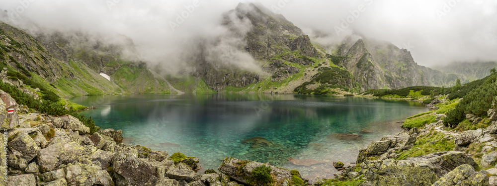 Obraz na płótnie Blake lake in a valley of polish Tatra Mountains in Zakopane, Poland w salonie