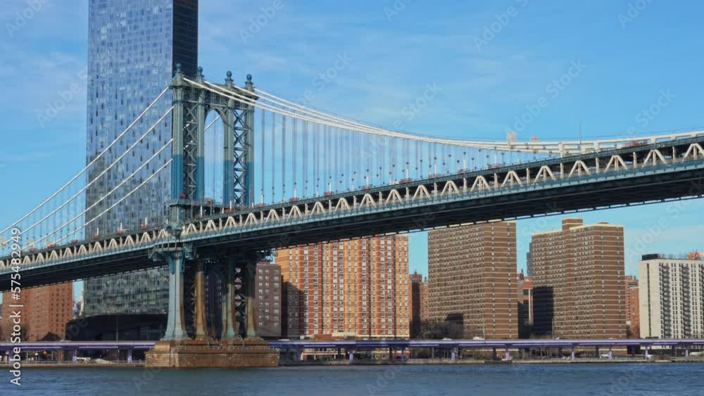 Manhattan Bridge and One Manhattan Square skyscraper Manhattan Bridge and One Manhattan Square skyscraper