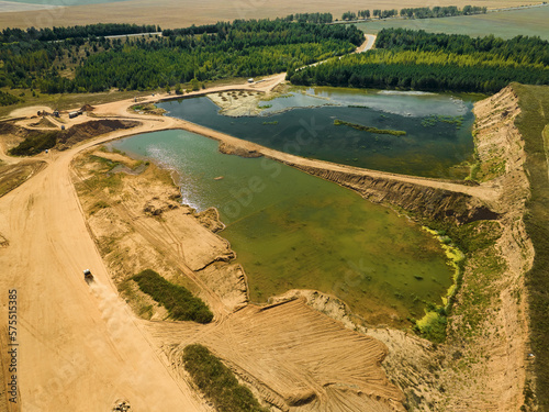 Open mining of constructing sand from illuminated quarry