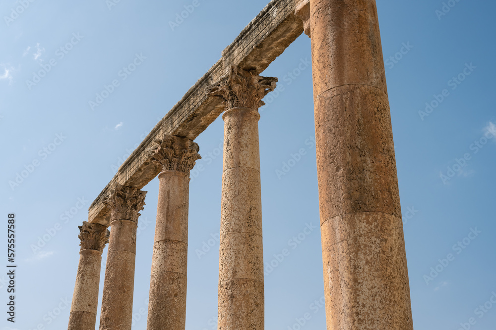 Fototapeta premium Colonnade with Corinthian Pillars at the Roman Cardo Maximus Colonnaded Street in Gerasa, Jarash, Jordan
