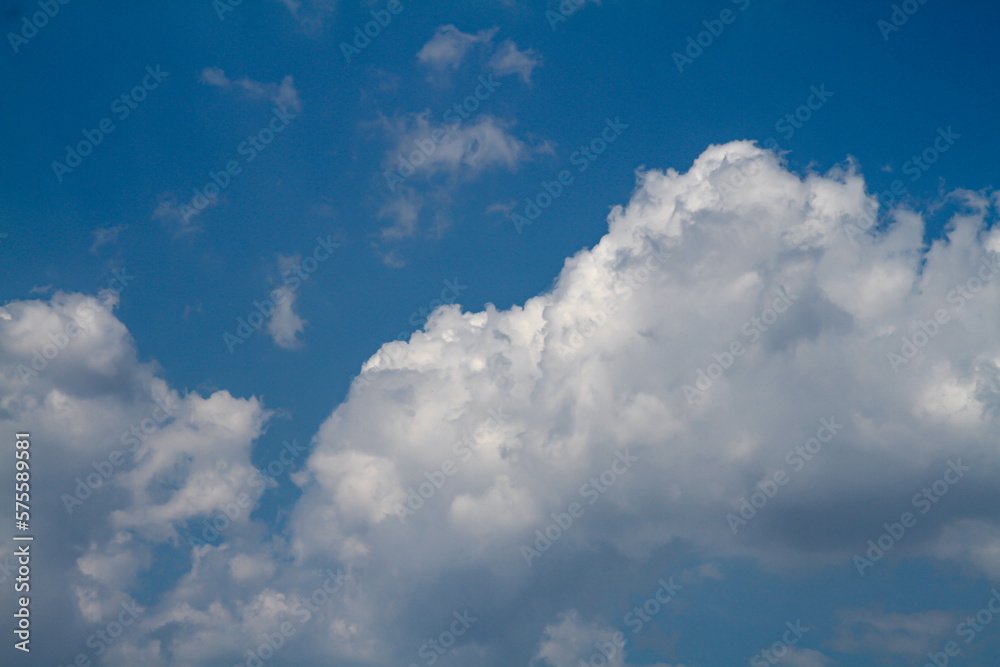 Fototapeta premium Beautiful blue sky and clouds natural background