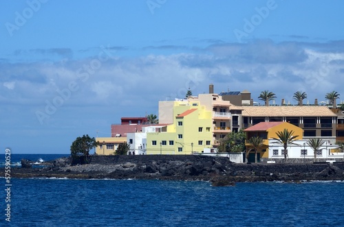 Edificios junto al mar en Valle Gran Rey, La Gomera
