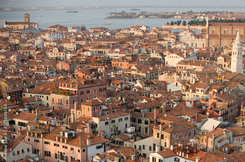 Vue aérienne de la ville de Venise et sa lagune