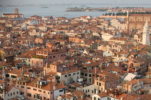 Vue aérienne de la ville de Venise et sa lagune