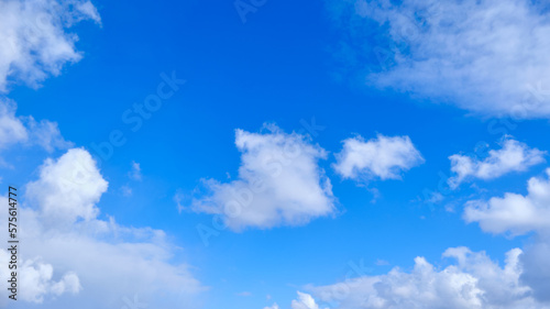 blue sky with clouds © Deneb Cygni