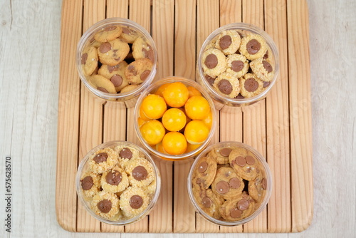 Various kinds of pastries in jars are usually served to celebrate Eid al-Fitr.