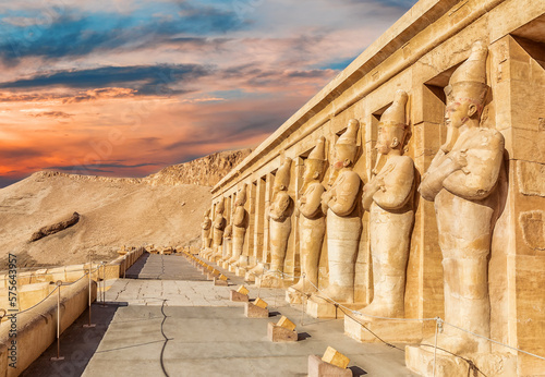 Print op canvas Northern colonnaded facade of the Mortuary Temple of Hatshepsut, Luxor, Egypt