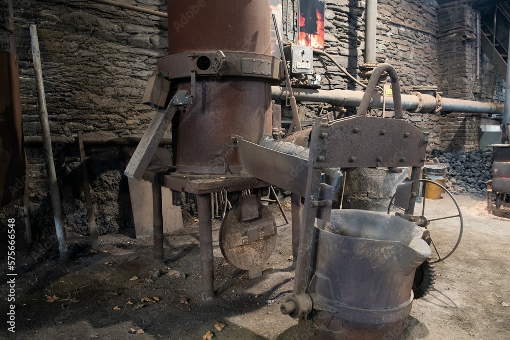 Detail eines historischen Schmelzofens in einer Eisengießerei