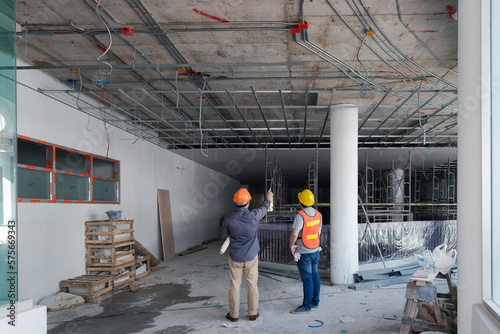 Wallpaper Mural Engineer or Architect discussing with contractor about project in building construction site.g construction site. Torontodigital.ca