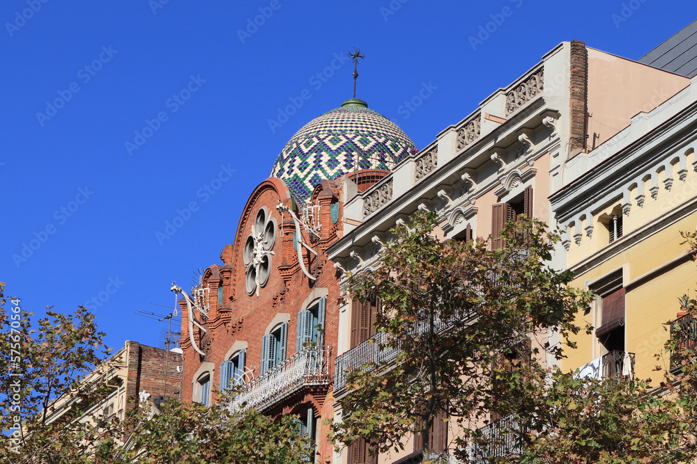 Vista de la cúpula de un edificio en Barcelona 