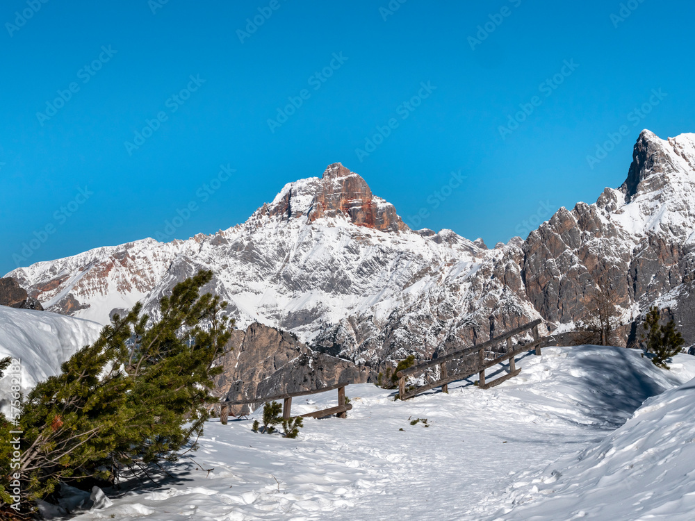Faloria veduta del Croda Rossa d'Ampezzo (Höhe Gaisl) Faloria veduta del Croda Rossa d'Ampezzo (Höhe Gaisl)