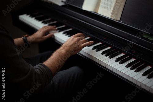 Klavier spielen