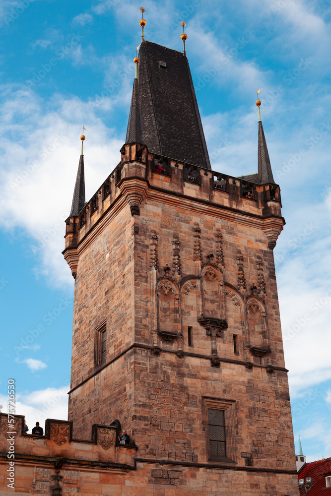La bellezza e il fascino della città storica di Praga. Dalle torri gotiche della Cattedrale di San Vito alle case colorate lungo il fiume Moldava, ogni immagine racconta la storia del ricco patrimonio La bellezza e il fascino della città storica di Praga. Dalle torri gotiche della Cattedrale di San Vito alle case colorate lungo il fiume Moldava, ogni immagine racconta la storia del ricco patrimonio