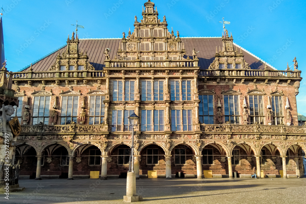 Obraz premium Marktplatz or market square in the historical centre of the medieval Hanseatic City of Bremen, Germany Jily 15, 2021