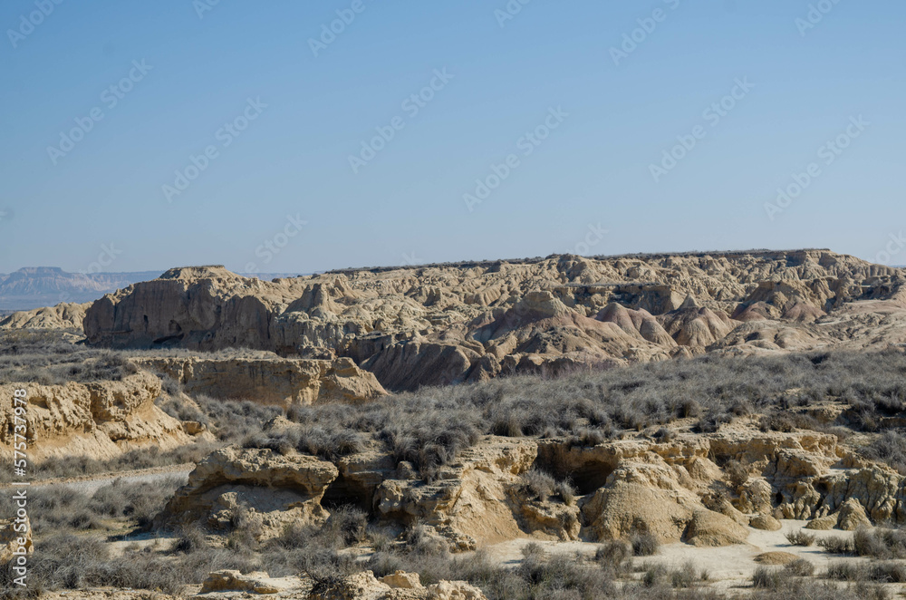 un paysage désertique  en plein désert des Bardenas en été