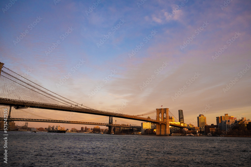 Obraz premium brooklyn bridge in the sunny late afternoon view of Beooklyn