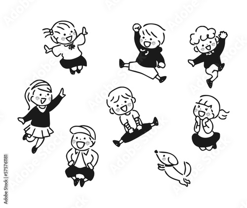 元気な子ども達　モノクロ