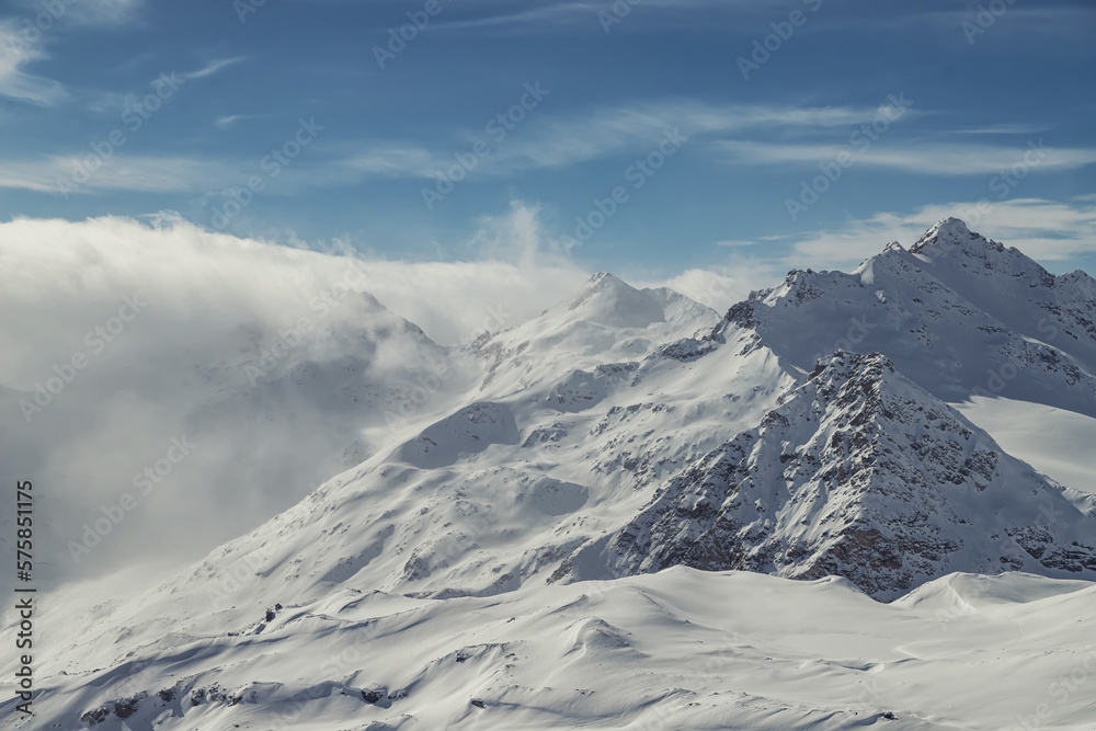 Deterioration of the weather in the mountains - the approach of a snow storm Deterioration of the weather in the mountains - the approach of a snow storm