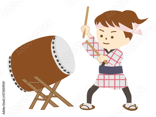 お祭りの日に法被姿で和太鼓を叩く女の子