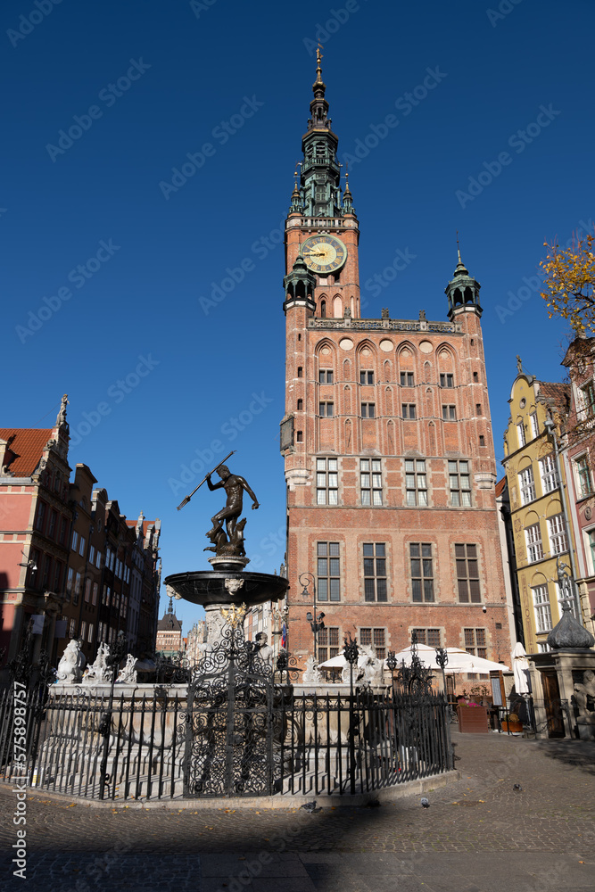 Obraz premium Neptune Fountain and Town Hall in Gdansk, Poland