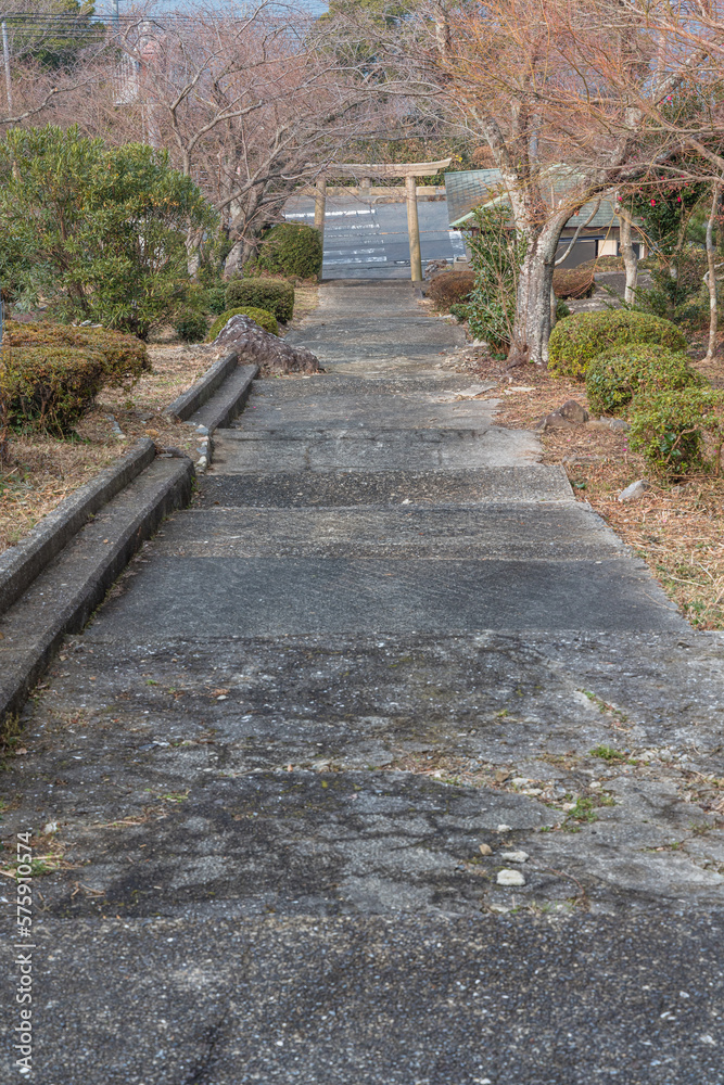 日本　山口県の周防大島にある大多満根神社の鳥居