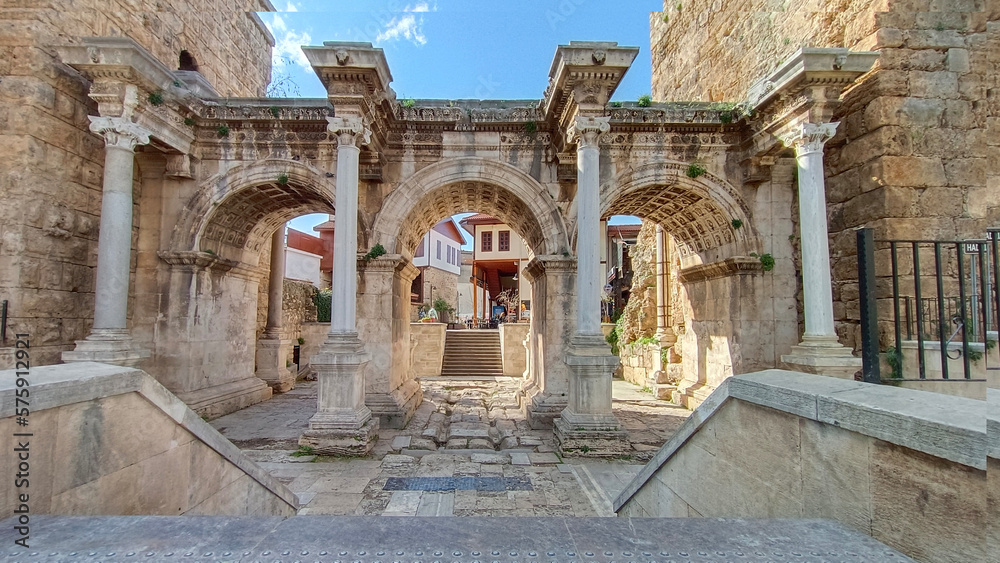 Fototapeta premium The Emperor Hadrian's gate in Antalya, Turkey