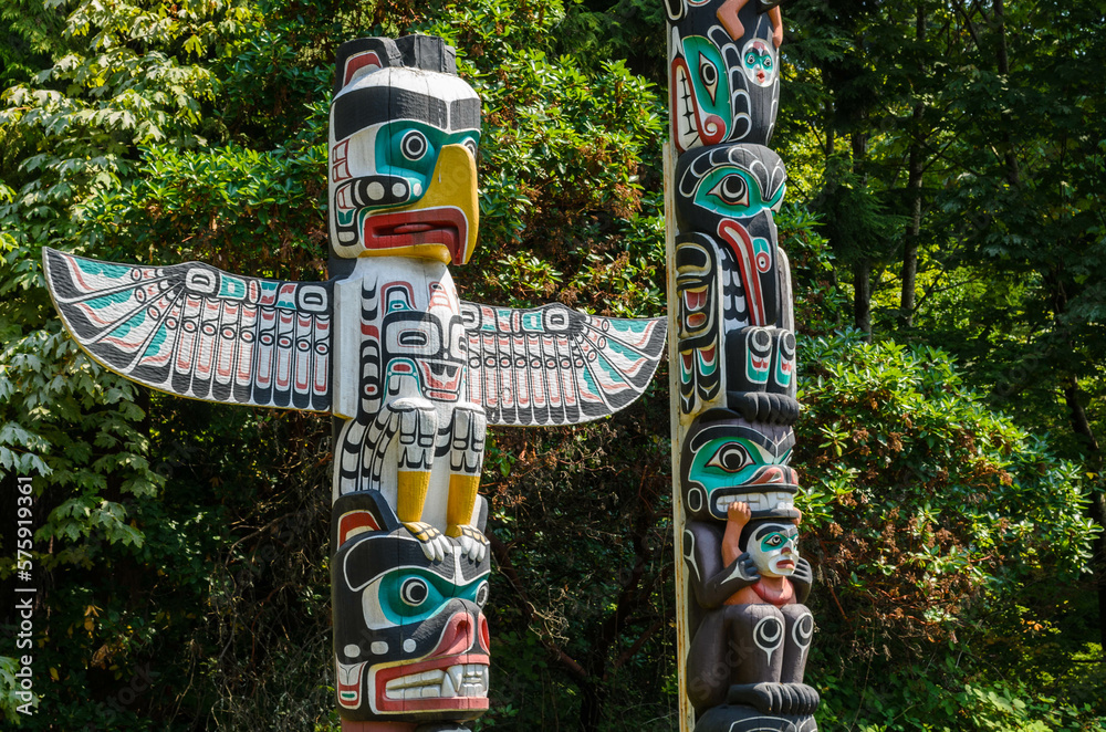 Fototapeta premium Native American Totem poles in Stanley Park, Vancouver.