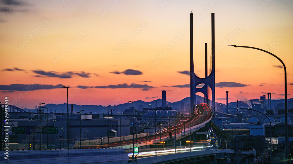 神戸市・東神戸大橋の夕景