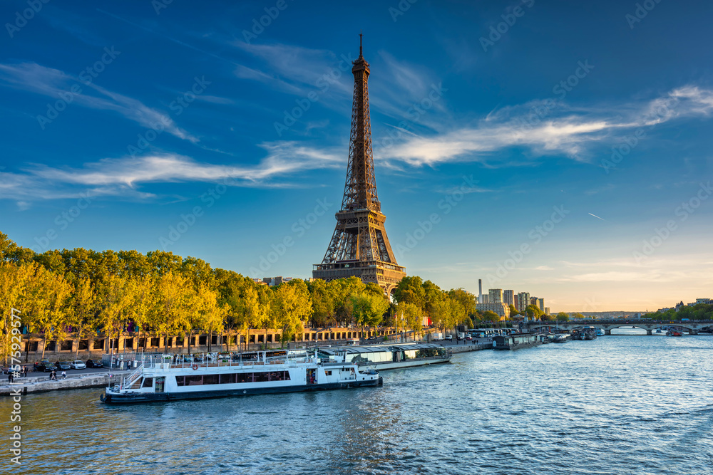 Obraz premium Eiffel Tower by the Seine River in Paris at summer. France