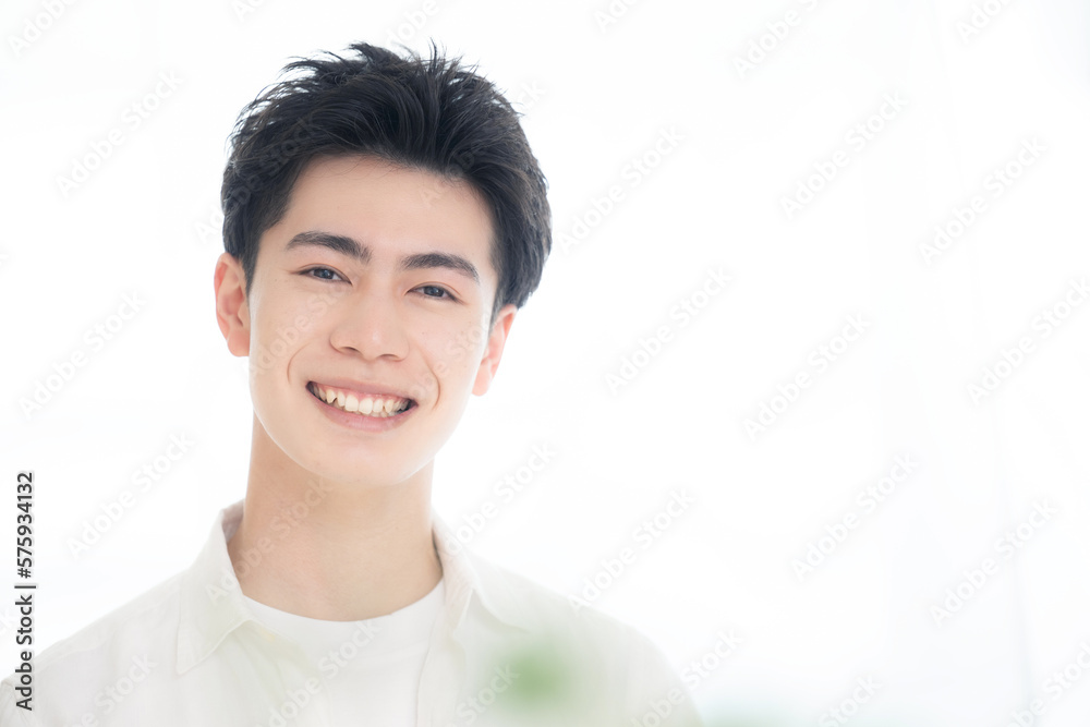 ハンサムな若者の笑顔のイメージ ハンサムな若者の笑顔のイメージ