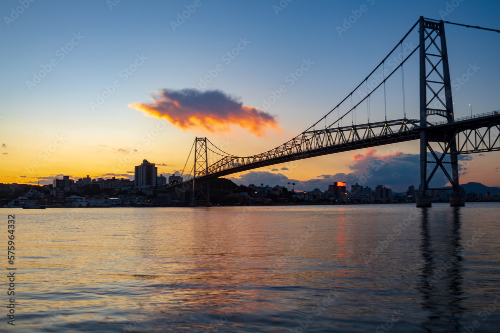 pôr do sol ponte Hercílio luz de Florianopolis Santa Catarina Brasil Florianópolis