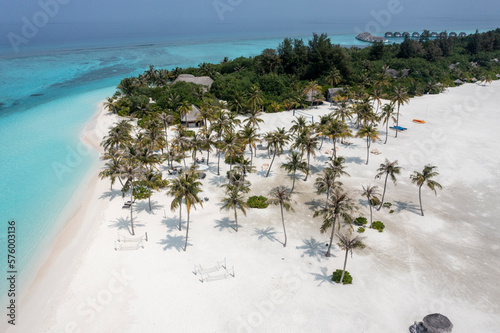 Helikopteransicht, Six Senses Kanuhura Island Resort, mit Stränden und Wasserbungalows, Lhaviyani Atoll, , Malediven, Indischer Ozean
