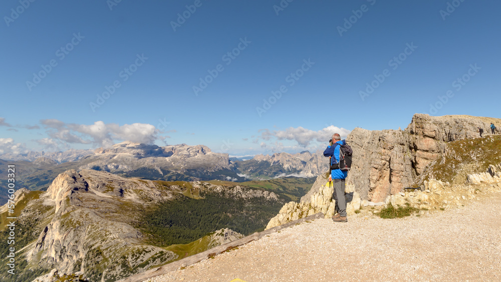 Fototapeta premium Riffugio Lagazuoi, peak , Dolomite view