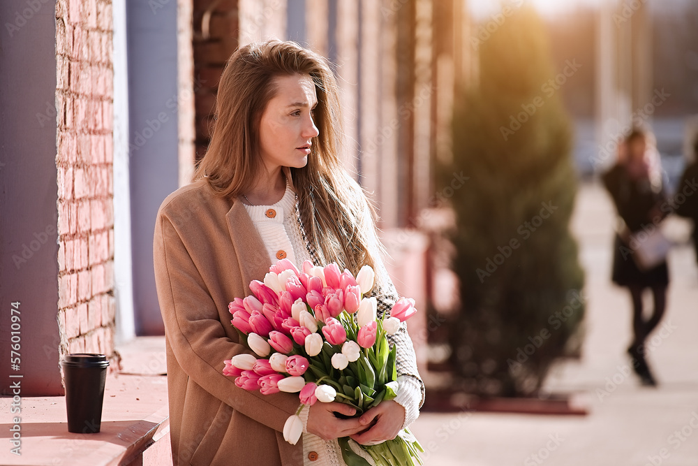 Fototapeta premium Beautiful girl with tulip flowers in her hands 