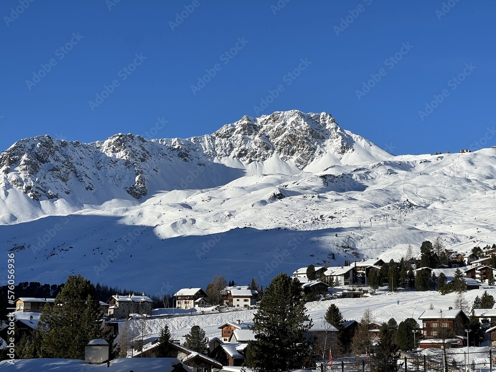 Snow-capped alpine peak Parpaner Weisshorn (2824 m) in the Plessur Alps mountain range (Plessur-Alpen or Plessurgebirge) and over the tourist resort of Arosa - Canton of Grisons, Switzerland (Schweiz)