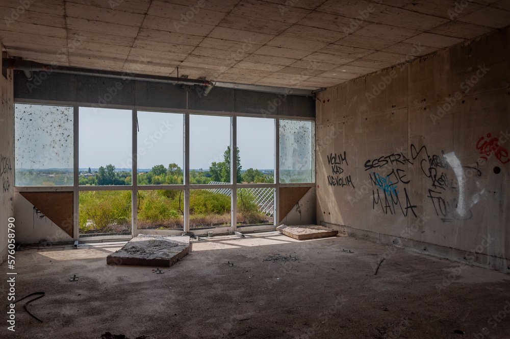 Φωτογραφία Old abandoned unfinished glass hospital in the Croatian capital Zagreb
