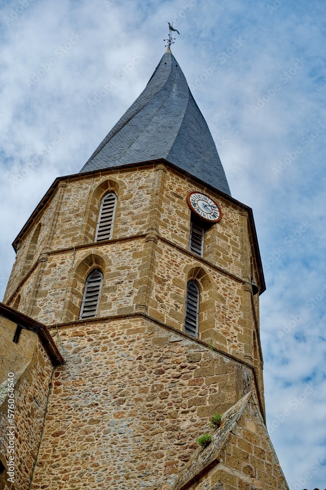 Fototapeta premium Église Saint-Sauveur de Rochechouart, Haute-Vienne, Parc Naturel Régional Périgord Limousin⁩, ⁨France⁩