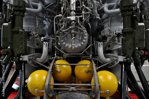 Balloons for storing helium used in the pneumatic system of the engine.