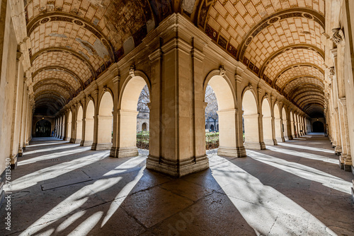 LE clo  tre du Palais Saint-Pierre    Lyon