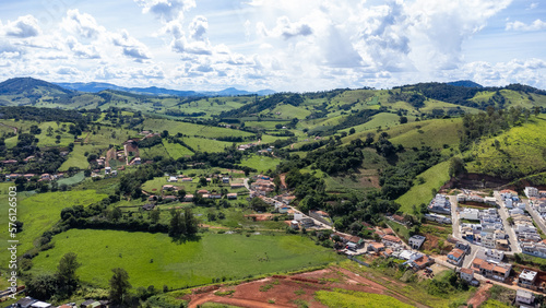 Vista aérea da cidade de Piranguinho, interior do sul do estado de Minas Gerias, Brasil.